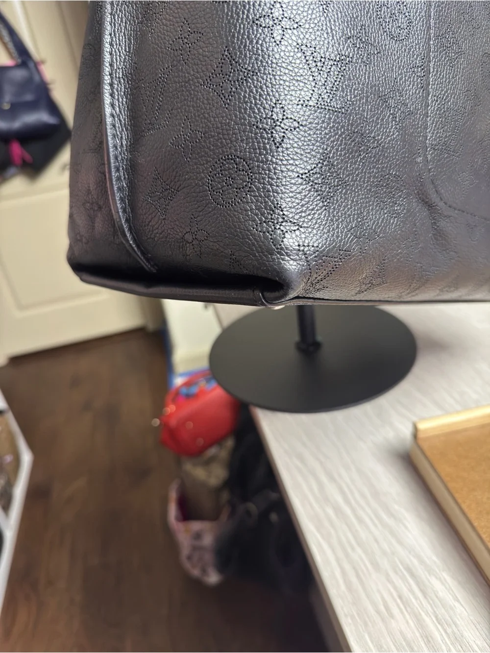 Louis Vuitton Carmel hobo in black mahina leather